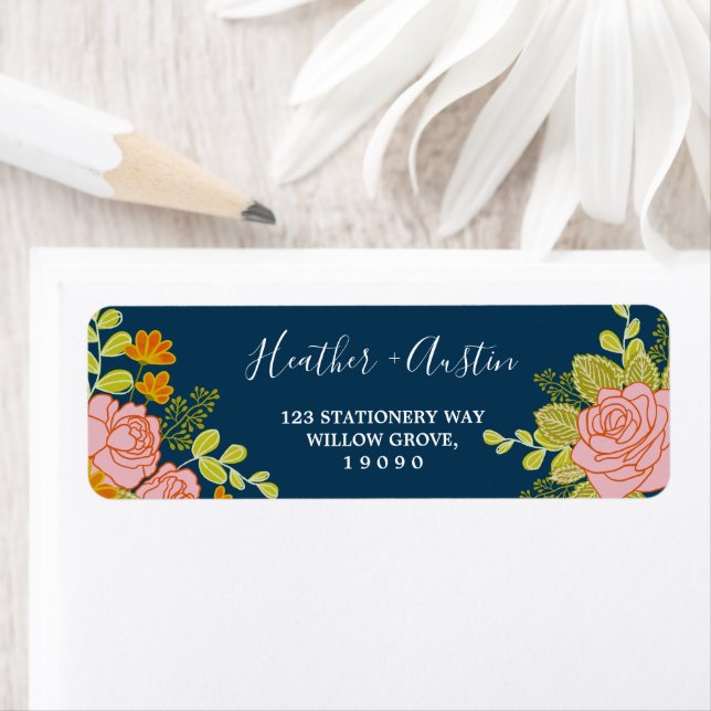 Étiquette Floral Dark Navy Bleu Mariage Botanique (En situation)