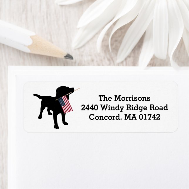 Étiquette Fun 4 juillet Black Lab avec le drapeau américain  (En situation)