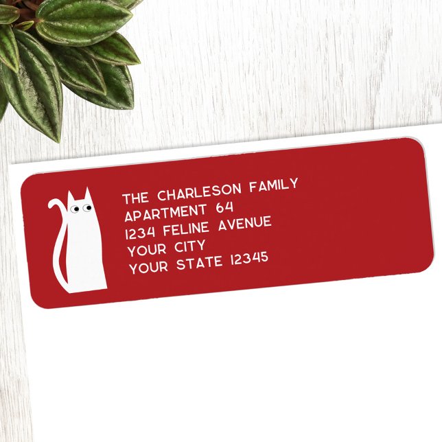 Étiquette Fun White Cat Red Adresse de retour (White cat on red personalized return address label perfect for Christmas and the Winter Holidays)