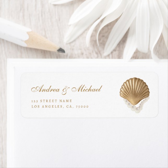 Étiquette Gold Seashell Coastal Wedding Address Label (En situation)