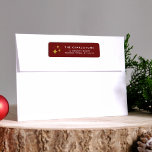 Étiquette Gold Sparkings & Nom de famille Red Christmas<br><div class="desc">Un design de Noël amusant pour tous vos e-mails de vacances. Cette étiquette d'adresse de retour comporte des étincelles de faux or dessinées à la main sur le côté gauche, avec votre nom de famille et les coordonnées à droite. L'arrière - plan est de couleur rouge chaleureuse, parfait pour les...</div>