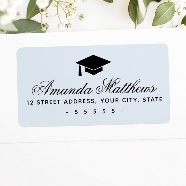 Étiquette Graduation cap élégant script bleu adresse de reto (Graduation cap elegant script blue return address label)
