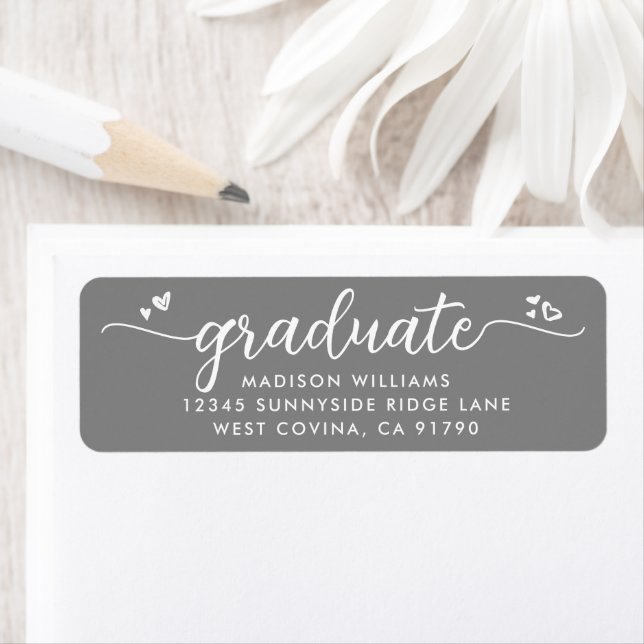 Étiquette Gris Graduation Script Coeurs Bold Modern Address (En situation)
