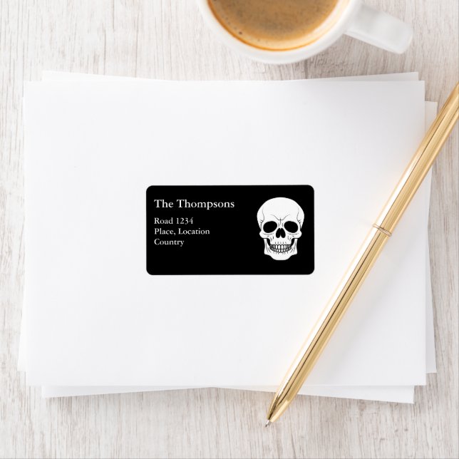 Étiquette Halloween Déplaisant À La Tête Du Crâne Noir Et Bl (En situation)