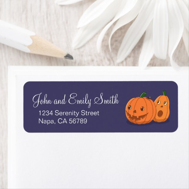 Étiquette Halloween Pumpkins Pair on Purple Return Address (En situation)