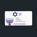 Étiquette Hanoukka Menorah et Dreidels<br><div class="desc">.Célébrez huit jours et huit nuits du Festival des lumières avec des cartes Hanoukka et des cadeaux. La fête des lumières est ici. Allumez la menorah, jouez avec le dreidel et festoyez sur les latkes et les sufganiyots. Célébrez l'esprit d'Hanoukka avec vos amis, votre famille et vos proches en leur...</div>