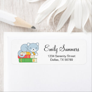 Étiquette Happy Cat au-dessus d'une pile de livres