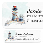 Étiquette Holiday Lighthouse Christmas Return Adresse<br><div class="desc">Cette étiquette d'adresse de retour de vacances côtières dispose d'un phare aquarelle décoré de lumières et d'arcs de Noël. Parfait pour s'attacher à votre plage ou des mailings de Noël à thème nautique.</div>
