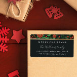 Étiquette Holly Berries Folift Christmas Adresse de retour<br><div class="desc">Améliorez votre courrier de vacances avec notre étiquette d'adresse de retour de vol hivernal. Un fond vert foncé avec une fausse bordure d'or, "Joyeux Noël" en typographie serif, et votre nom de famille en écriture manuscrite font une déclaration étonnante. Les détails de votre adresse de retour sont affichés avec élégance...</div>