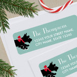 Étiquette Joli Christmas Scottie Dog Turquoise Adresse modif<br><div class="desc">Ajoutez un peu de charme fantaisiste à la saison des fêtes avec ces étiquettes d'adresse de retour mignonnes. Un modèle modifiable, personnalisé avec votre nom et adresse, parfait pour les cartes de Noël et les cadeaux. Ce design festif présente l'oeuvre originale d'un chien écossais portant un arc rouge, alors qu'il...</div>