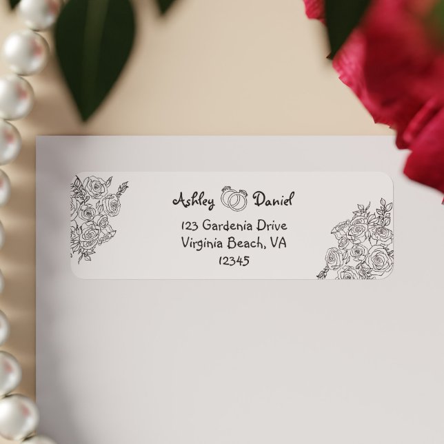 Étiquette Joli Mariage Doodle Floral Simple Noir et Blanc  (Cute Black and White Simple Floral Doodle Wedding Label)