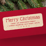 Étiquette Joli Noël rouge Kraft look retour adresse<br><div class="desc">Étiquettes d'adresse de retour de Noël avec le texte rouge "Joyeux Noël" dans une police d'affichage mignonne et votre adresse de retour ci-dessous sur une image imprimée Kraft papier look arrière - plan.</div>