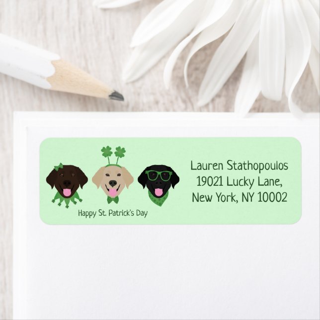 Étiquette Joyeux Chiens du Labrador Jour de la Saint Patrick (En situation)