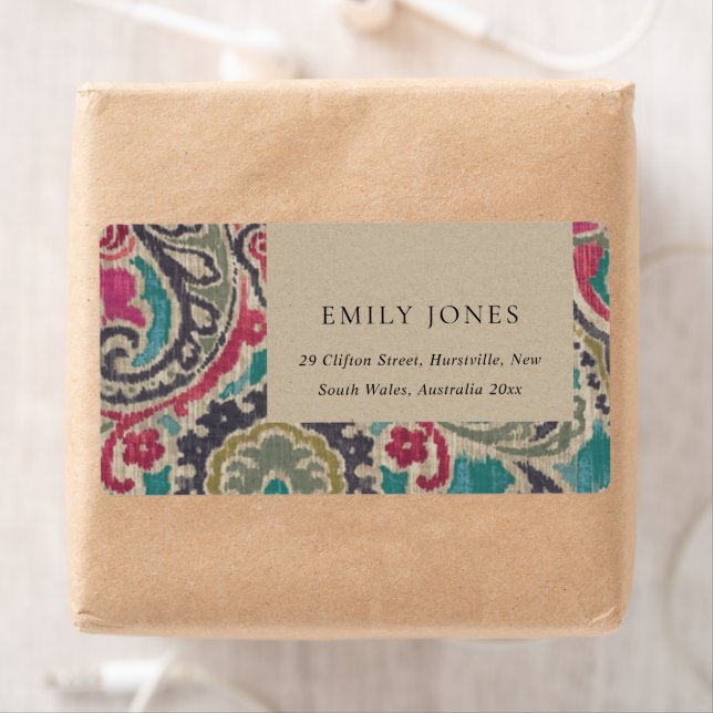 ÉTIQUETTE KRAFT BOHO TRIBAL IKAT PINK ADRESSE TURQUOISE MARI (En situation)