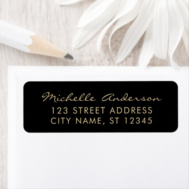 Étiquette luxury Black Gold Minimal Script  Return Address   (En situation)