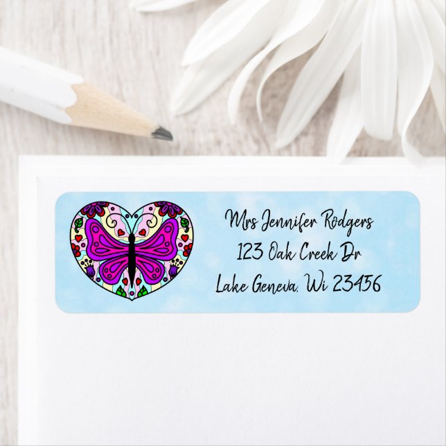 Étiquette Mandala cœur violet avec papillon  (En situation)
