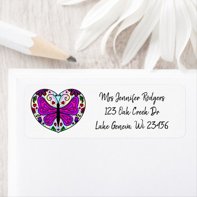 Étiquette Mandala cœur violet avec papillon (En situation)