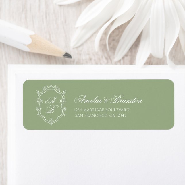 Étiquette Mariage Classique Vert Sauge & Blanc au Blason Mon (En situation)