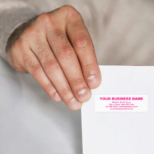 Étiquette Marque basée sur le texte en rose sur l'étiquette 