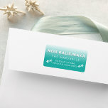 Étiquette Mele Kalikimaka Hawaiian Christmas Return Adresse<br><div class="desc">Aloha ! Ajoutez du flair hawaïen à vos cartes de Noël et à la correspondance avec ces jolies étiquettes d'adresse de retour. Design présente un dégradé tropical turquoise et ombre arrière - plan avec des illustrations d'étoiles de mer blanches et "Mele Kalikimaka" (hawaïen pour "Joyeux Noël") en lettres blanches.</div>