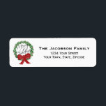 Étiquette Merry Christmas Wreath Holiday Retourner l'adresse<br><div class="desc">Ces étiquettes d'adresse de retour simples sont parfaites pour tous vos envois de vacances. Ils présentent un design amusant avec une couronne de pin aquarelle peinte à la main avec un gros arc rouge et un texte écrit : Joyeux Noël! Votre nom et votre adresse sont à droite. Bonne façon...</div>