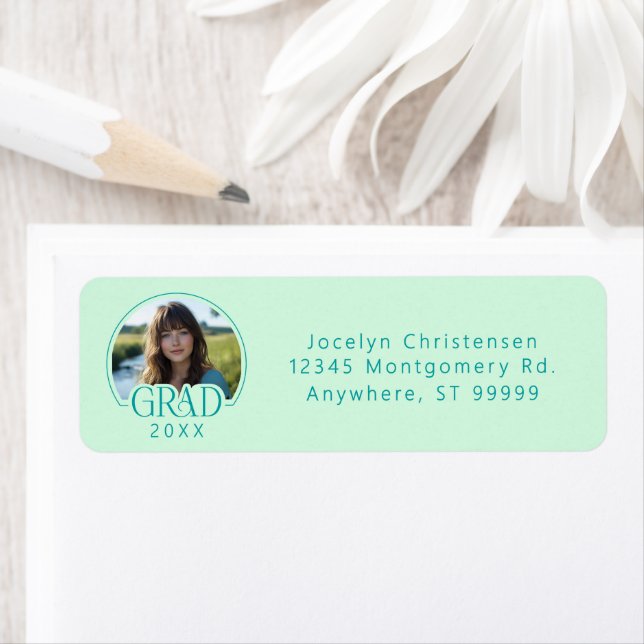 Étiquette Mint Green Photo Graduation Return Address Labels (En situation)