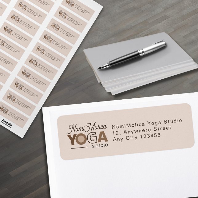 Étiquette Modern Beige Brown Yoga Studio Adresse (Créateur téléchargé)