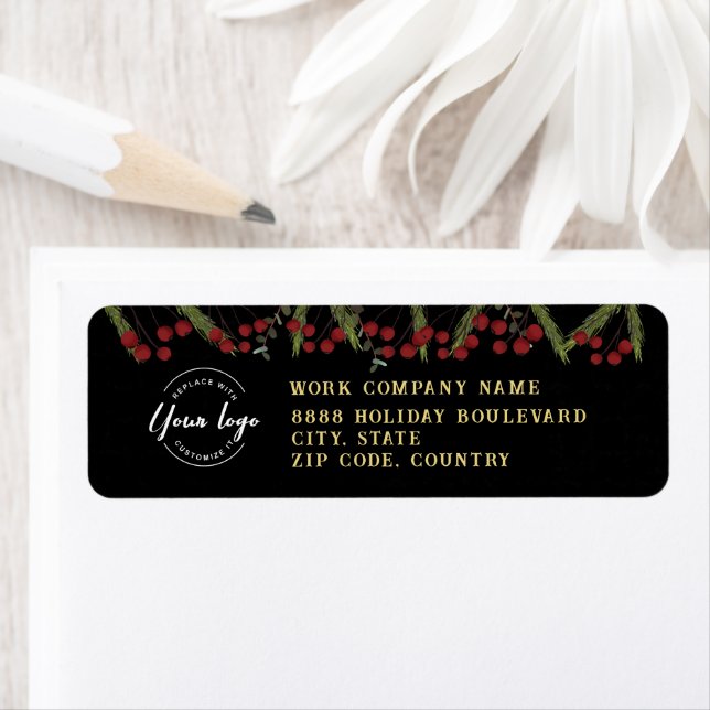 Étiquette  Modern Botanical Red Holly Pine business logo (En situation)