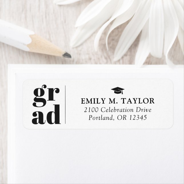 Étiquette Modern Elegant Graduation Return Address (En situation)