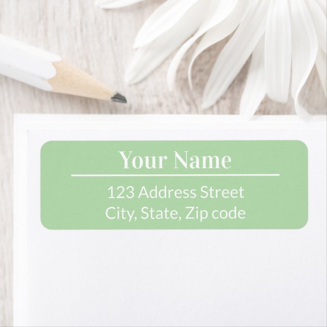 Étiquette Modern Minimal Pastel Light Green Name Address (En situation)