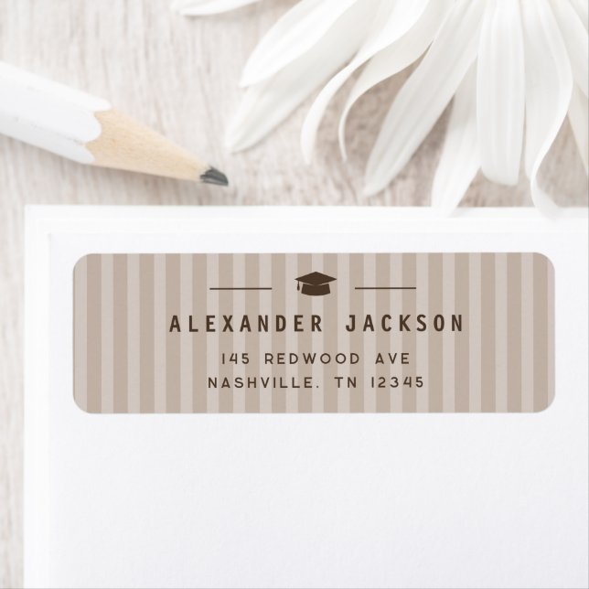 Étiquette Modern Neutral Stripes Graduation Return Address (En situation)