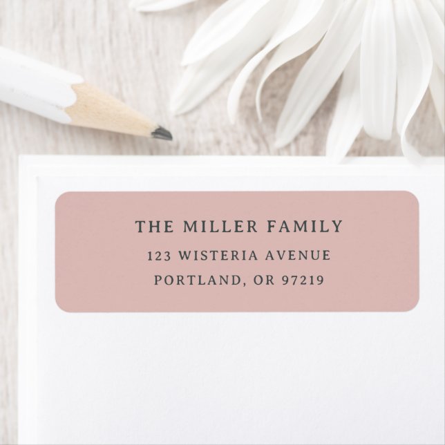 Étiquette Modern Pink Elegant Family Name Return Address (En situation)