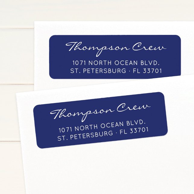 Étiquette Modern Script Nom de l'équipage Marine Blue Adress (Simple, elegant, white, modern script navy blue return address label featuring boat crew name.)
