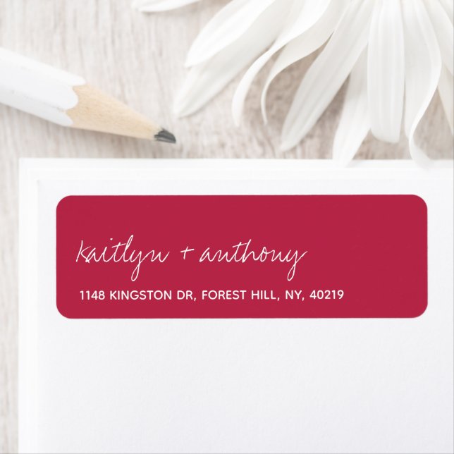 Étiquette Modern Script Viva Magenta Minimalistic Wedding (En situation)