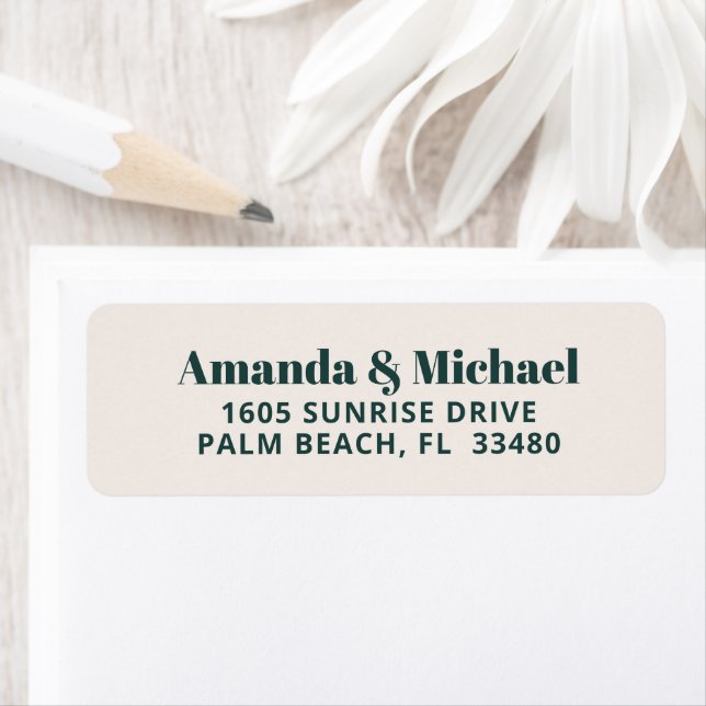 Étiquette Moderne minimaliste Emerald Green et Ecru Beige (En situation)