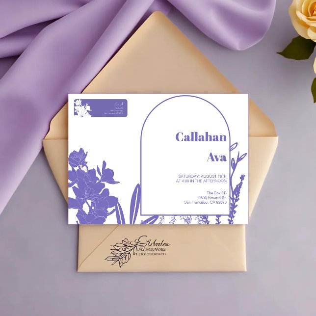 Étiquette Moderne Purple Floral noms de couple retour adress (Elegant Purple Floral Couple Names & Label on a white envelope)