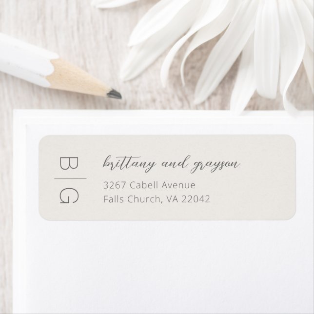 Étiquette Monogram Modern Simple Mariage Adresse de retour (En situation)