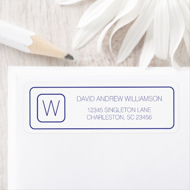 Étiquette Monogramme bleu marine simple et blanc (En situation)