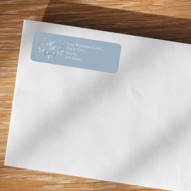 Étiquette Monogramme Floral Script Mariage Bleu Poussiéreux (Dusty blue floral monogram return address label on envelope, soft romantic wedding style)
