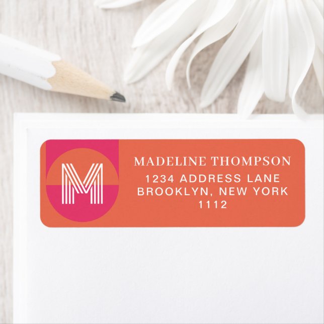 Étiquette Monogramme géométrique moderne rétro rose orange (En situation)