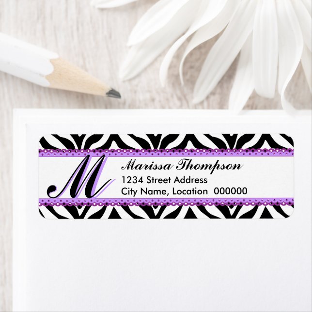 Étiquette Monogramme Imprimé Zèbre et Dentelle Violette (En situation)