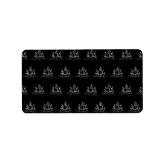 Étiquette Motif de navire pirate noir et blanc.
