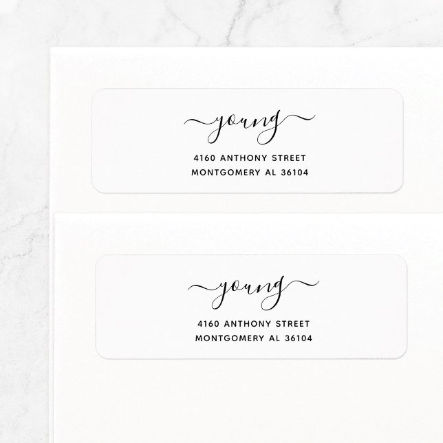 Étiquette Nom manuscrit moderne et adresse de retour 08a. (Simple, basic return address label features modern, elegant script family name with swashes.)