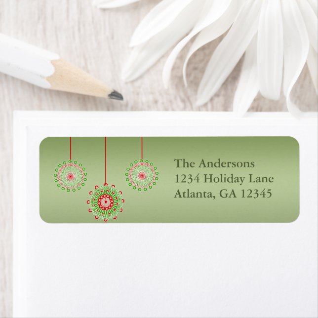 Étiquette Ornements rose et vert sur le vert de Noël (En situation)