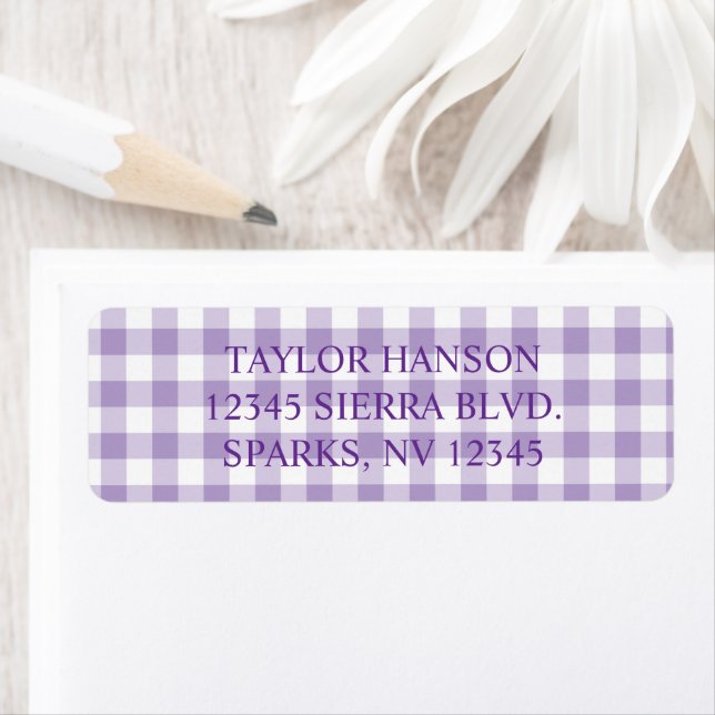 Étiquette Pale Purple Farmhouse Gingham Plaid (En situation)