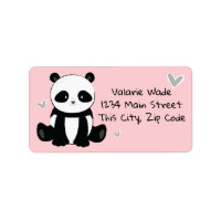 Panda se reposant avec le rose de coeurs