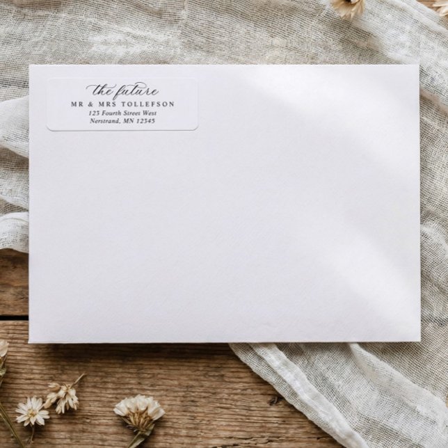 Étiquette Papeterie de mariage simple avec calligraphie pour (Classic black and white wedding return address labels with elegant calligraphy)
