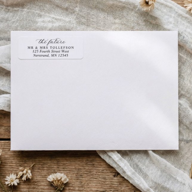 Étiquette Papeterie de mariage simple avec calligraphie pour (Classic black and white wedding return address labels with elegant calligraphy)