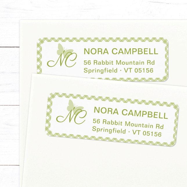 Étiquette Papillon Monogramme Vert En vichy Adresse de retou (Modern, elegant butterfly monogram return address label in light green with plaid background.)