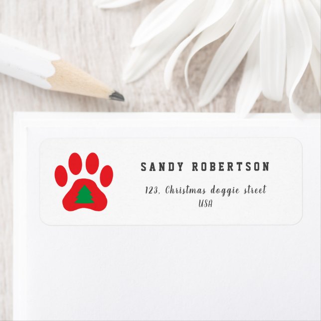 Étiquette Patte de chien rouge avec sapin de Noël (En situation)